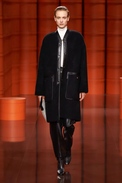 Look 10